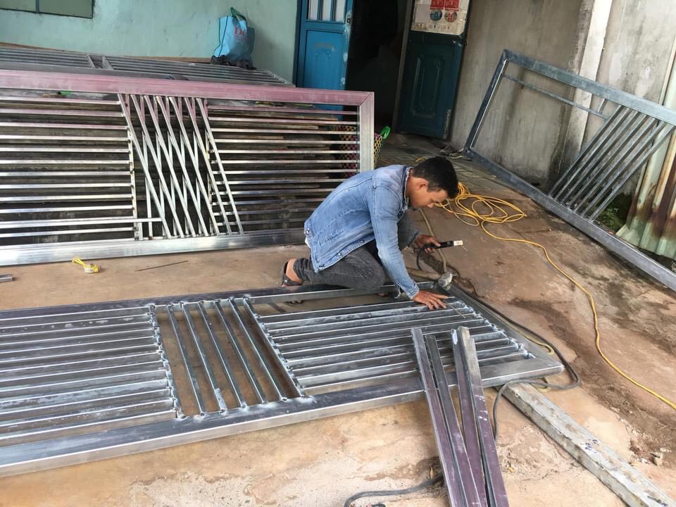 thợ thi công cửa sắt tại đà nẵng