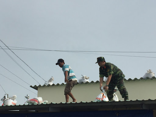 Chống Bão Mái Tôn